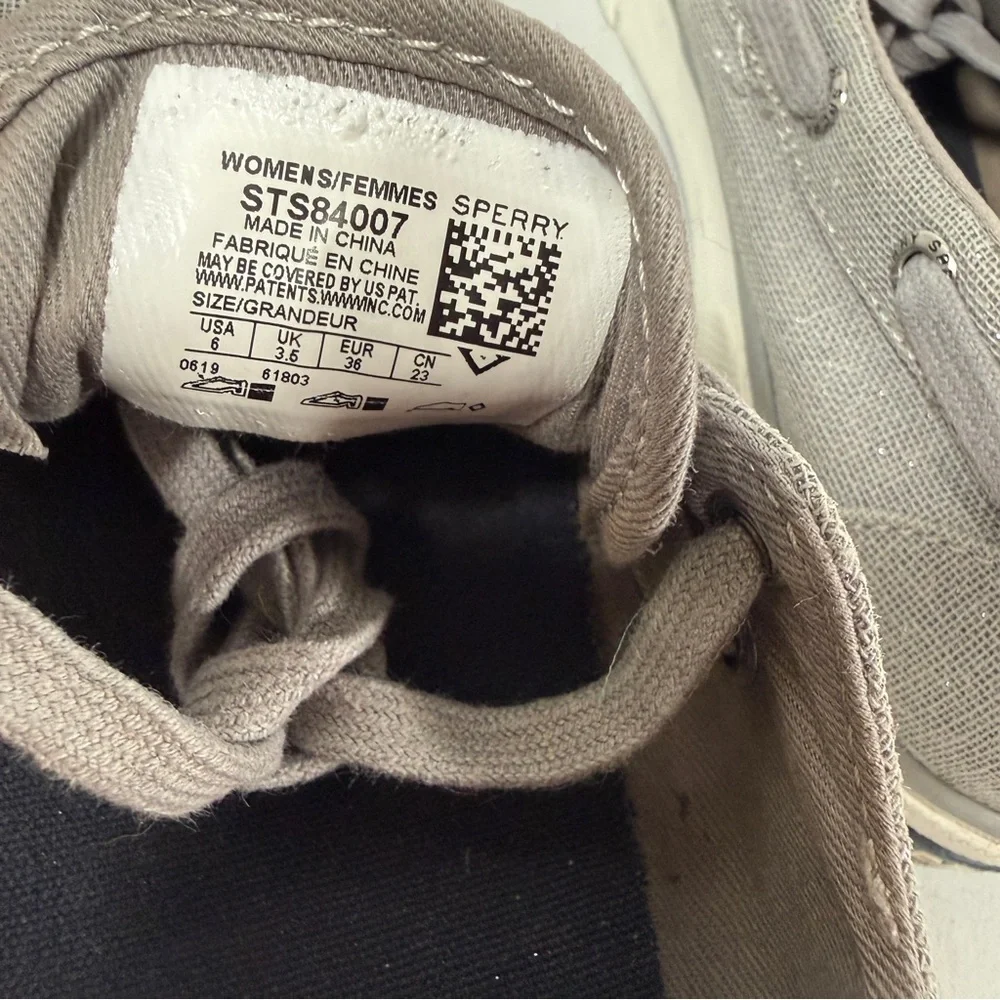 Sperry Women's Gray, sparkling Boat Shoes, size 6 women’s, super cute!!